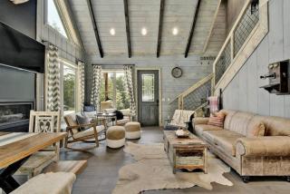 Oakley's Mountain Modern Lodge - Luxury Family Cabin in Arts and Craft District - Gatlinburg - 0