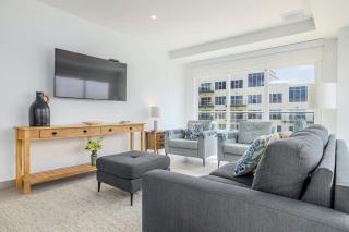 Magnificent 2 Bedroom Corner Condo With The View - 6