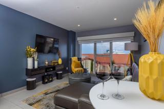 Warm & Nicely Decorated Unit Unbeatable Location - 3