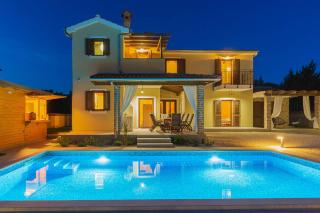 Villa David - luxurious secluded villa with a heated pool - Butkovići - 0