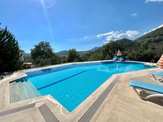 Family-Friendly 4 BR Villa with Pool and Garden - Fethiye - Fethiye - 8