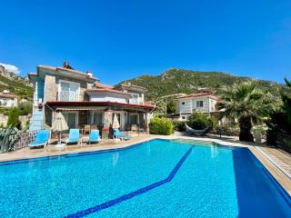 Family-Friendly 4 BR Villa with Pool and Garden - Fethiye - Fethiye - 4