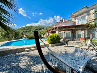 Family-Friendly 4 BR Villa with Pool and Garden - Fethiye - Fethiye - 3