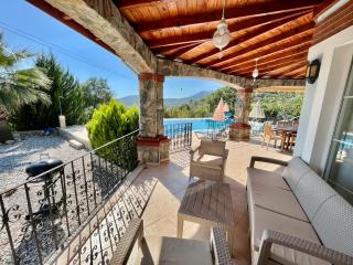 Family-Friendly 4 BR Villa with Pool and Garden - Fethiye - Fethiye - 1