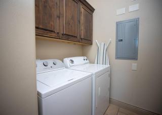Suite Retreat with Pool Spa Gym and Tennis Court - Hurricane - 2