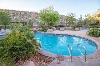 Suite Retreat with Pool Spa Gym and Tennis Court - Hurricane - 4