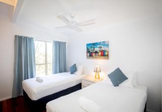 The Blue House - 100M TO BEACH, PET FRIENDLY, BIG HOUSE, SLEEPS 8 - Point Lookout - 7