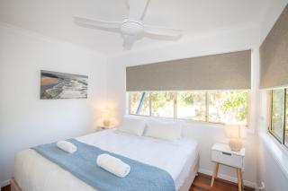 The Blue House - 100M TO BEACH, PET FRIENDLY, BIG HOUSE, SLEEPS 8 - Point Lookout - 6