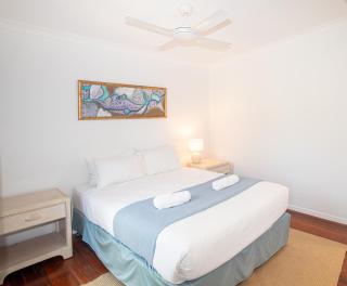 The Blue House - 100M TO BEACH, PET FRIENDLY, BIG HOUSE, SLEEPS 8 - Point Lookout - 8