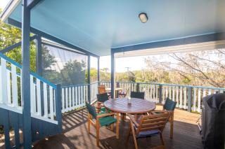 The Blue House - 100M TO BEACH, PET FRIENDLY, BIG HOUSE, SLEEPS 8 - Point Lookout - 0