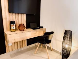 Upscaled And Modern Oceanfront Apartment - Oranjestad - 1