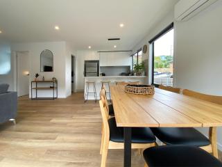 Albatross Rise - Modern Family Home - Hobart - 6