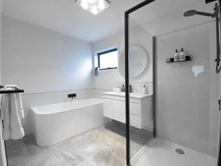 Albatross Rise - Modern Family Home - Hobart - 2