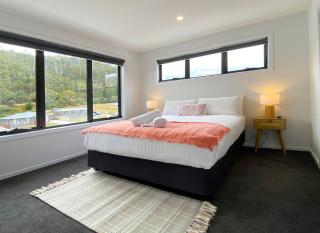 Albatross Rise - Modern Family Home - Hobart - 3