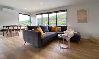 Albatross Rise - Modern Family Home - 5