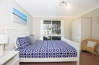 Hayes Beach House I Award Winner I 4 Mins to Beach - 8