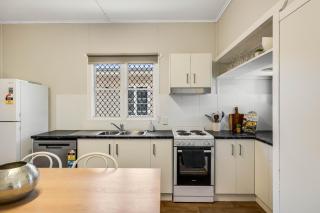 Cute & Cheerful! Close to CBD & Gorgeous Parkland! - Toowoomba - 6