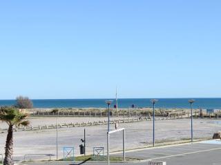 Studio en Front de Mer à Saint-Pierre-la-Mer avec Loggia - 100m de la Plage, 200m du Centre - FR-1-229D-61 - 1
