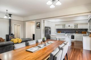 Elegant, Stunning & Central! East Side Gem! - Toowoomba - 3