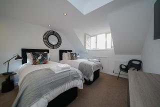 Castle Townhouse Kenilworth - Private Parking - 24 Hr Gym Access - Town Centre - Kenilworth - 3