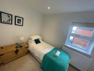 Light and Modern 2BR 1.5BA, newly refurbished! - 3