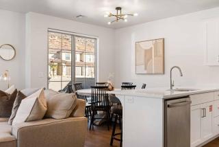 Life is Suite home - Washington - 7