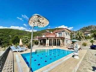 Spacious 4 BR Villa with 100m2 Private Pool and Unlimited WiFi Fethiye - Fethiye - 7