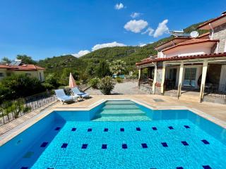 Spacious 4 BR Villa with 100m2 Private Pool and Unlimited WiFi Fethiye - Fethiye - 6