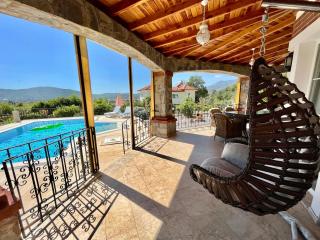 Spacious 4 BR Villa with 100m2 Private Pool and Unlimited WiFi Fethiye - Fethiye - 2