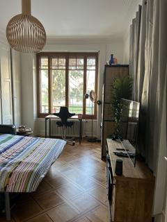 Double Bedroom & Kitchen - Perle du Lac, Geneva - 5