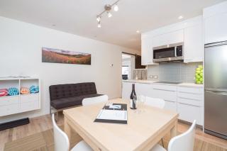 Chic, Modern - Walk Anywhere Viking Lodge 206 condo - 8