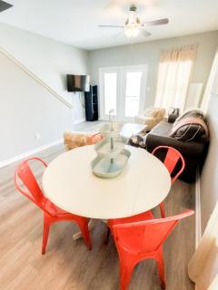 Suitable for small or large families! Duplex allows for one or both sides to be rented! - Gulf Shores - 2