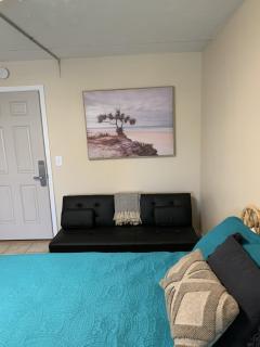 Budget friendly studio condo! Heart of Gulf Shores across from the Hangout! - Gulf Shores - 6