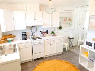 Budget Friendly Bungalow within Walking Distance to the Beach! - Gulf Shores - 0