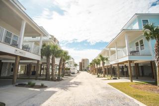 Modern 3 BR Cottage with Community Pool and Directly Across the Street from the Beach! - Gulf Shores - 3