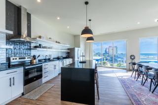 Spacious 4 BR Beachfront, Luxury Condo Next to the Hangout- GP 301 - 2