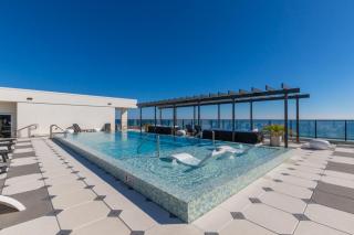Luxury 4 BR Gulf View Condo with Modern Appliances! Right next to the Hangout! - Gulf Shores - 4