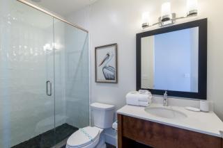 Elegant 4 BR Luxury Condo with Rooftop Pool Next to the Hangout - Gulf Shores - 0