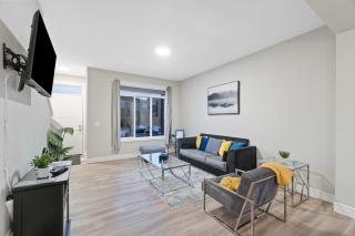 Stylish Home Base for Short or Long Stays - 9
