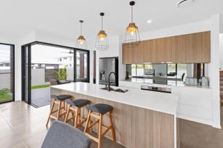 4 Bedroom Home in Pelican Waters with Heated Inground Pool - Pelican Waters - 7