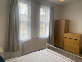 4 Bedroom House in Turnpike Lane/Wood Green - Londra - 6