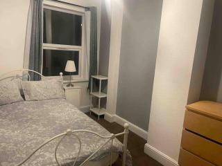 4 Bedroom House in Turnpike Lane/Wood Green - Londra - 3