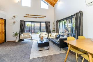 Little Black Chalet Methven - 3