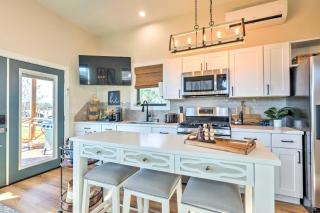 Cozy, New-Build Cabin Steps to Lake Conroe! - Willis - 3