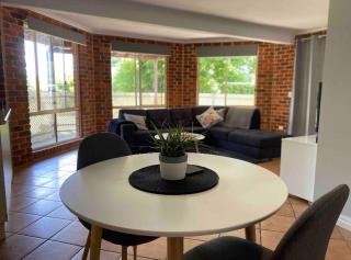 Jeryn On Jephcott - 8