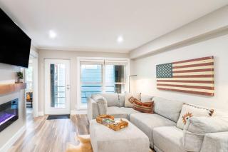 Perfect Location! King Bed, Full Kitchen, Walk to Gondola condo - 0