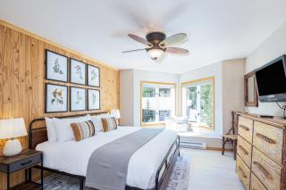 Walk to Ski! Bay Window View of River & Ski Mountain condo - 0