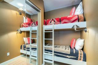 Ski trip value! Walk everywhere, hot tub, top floor condo - 6