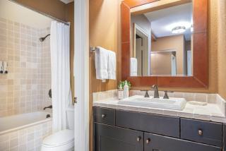 Ski trip value! Walk everywhere, hot tub, top floor condo - 5