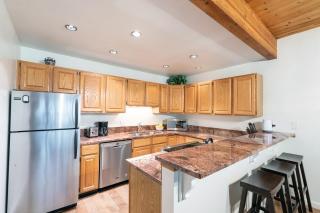 Riverside Dream! Quiet Spot w Deck, 5 Min Walk to Gondola & Main St, condo - 6